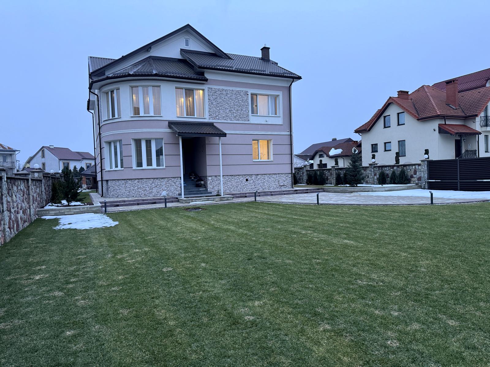 1861935228925221