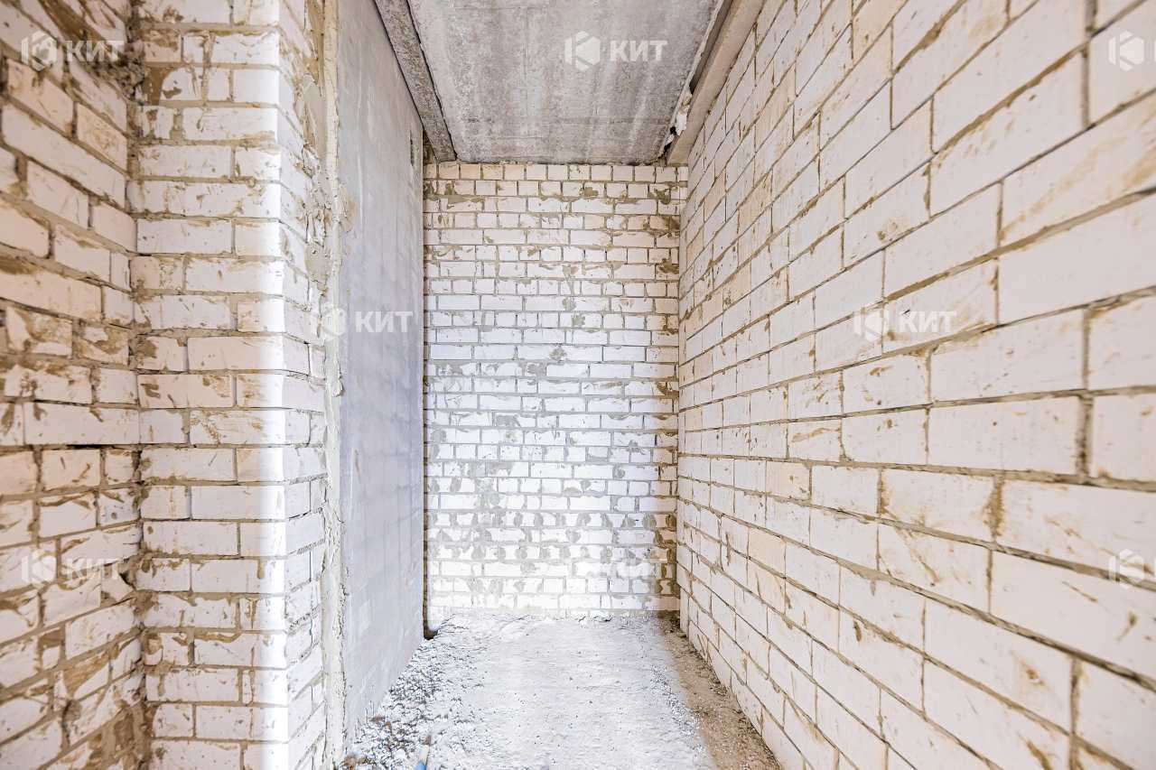 1861978593346778