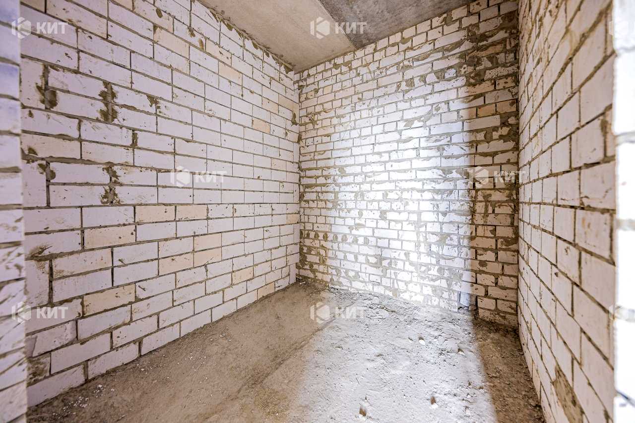 1861978593699280