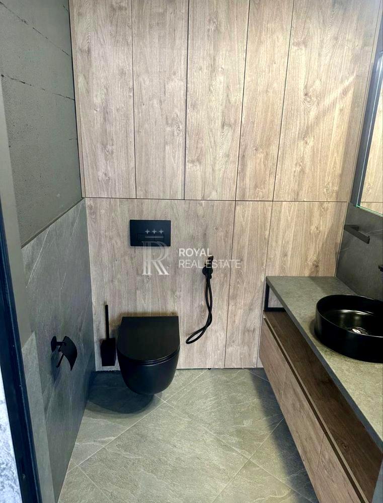 1861989983893207