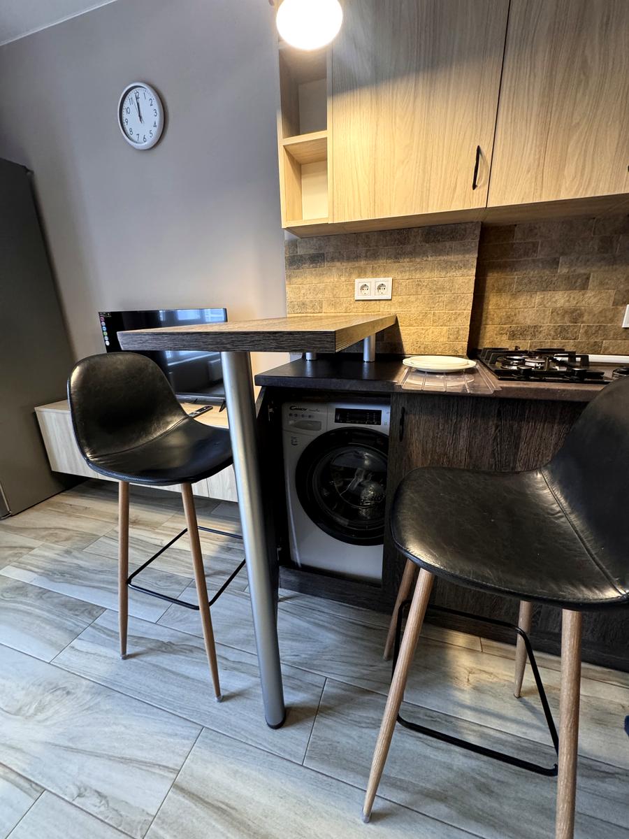 1861990309698496