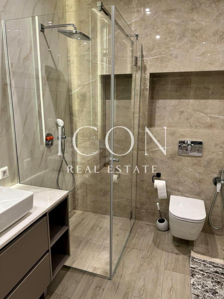 1861999011905219