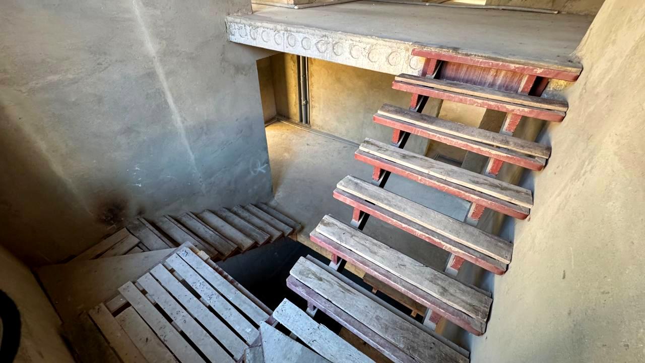 1862006611179944