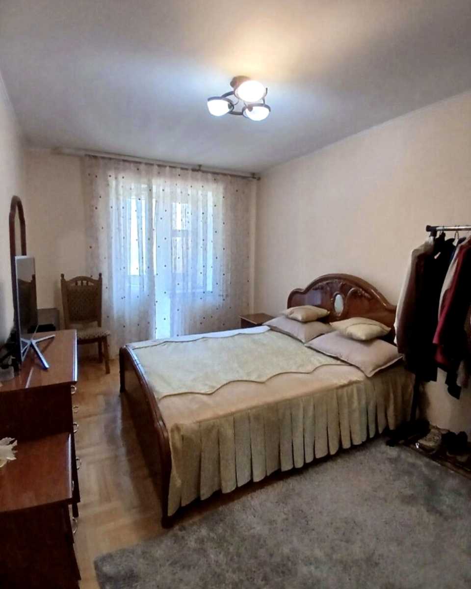 1862008756250499