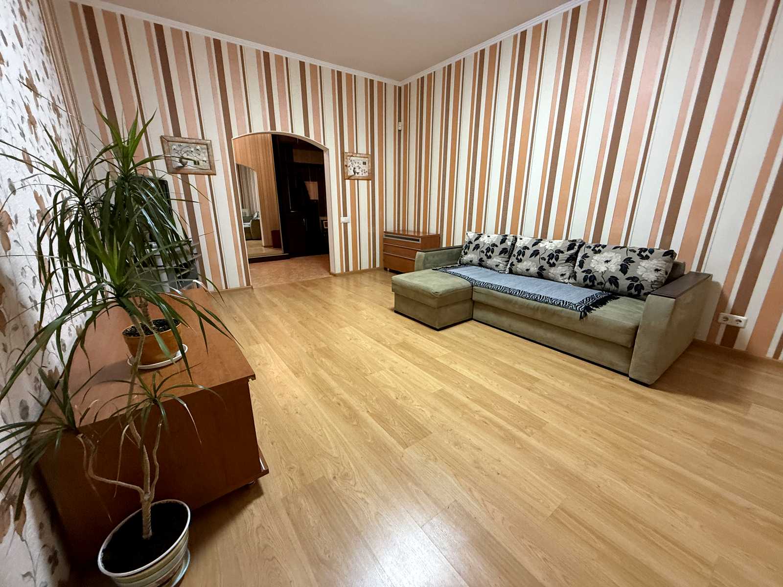 1862016693505950