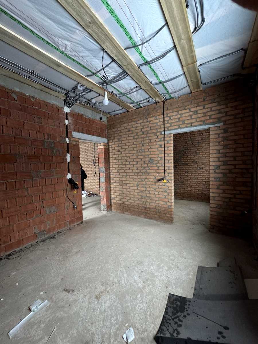 1862069175727544