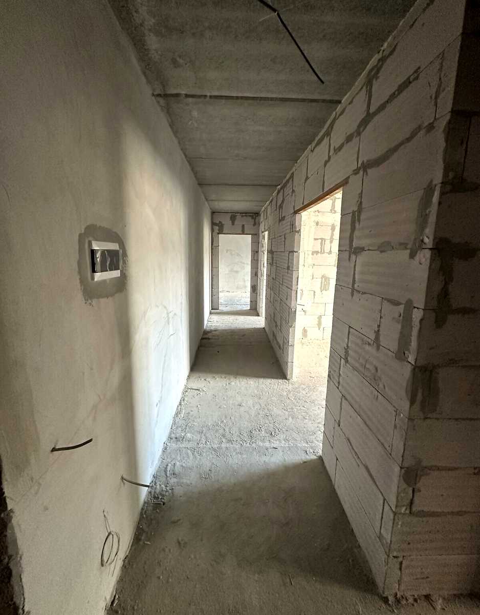 1862082338421729