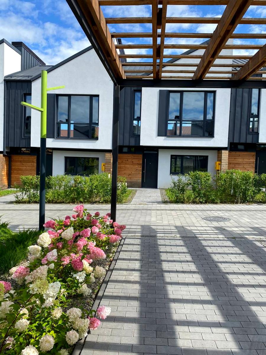 1862473042385175