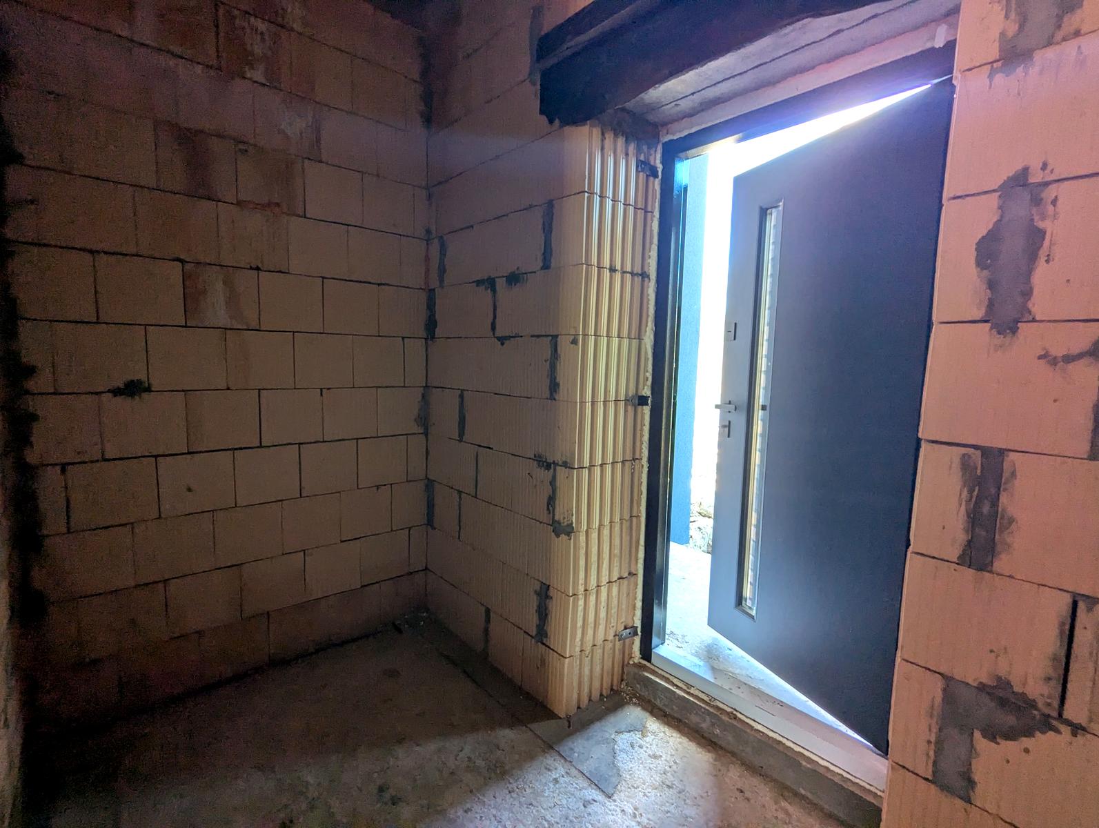 1862479875972761
