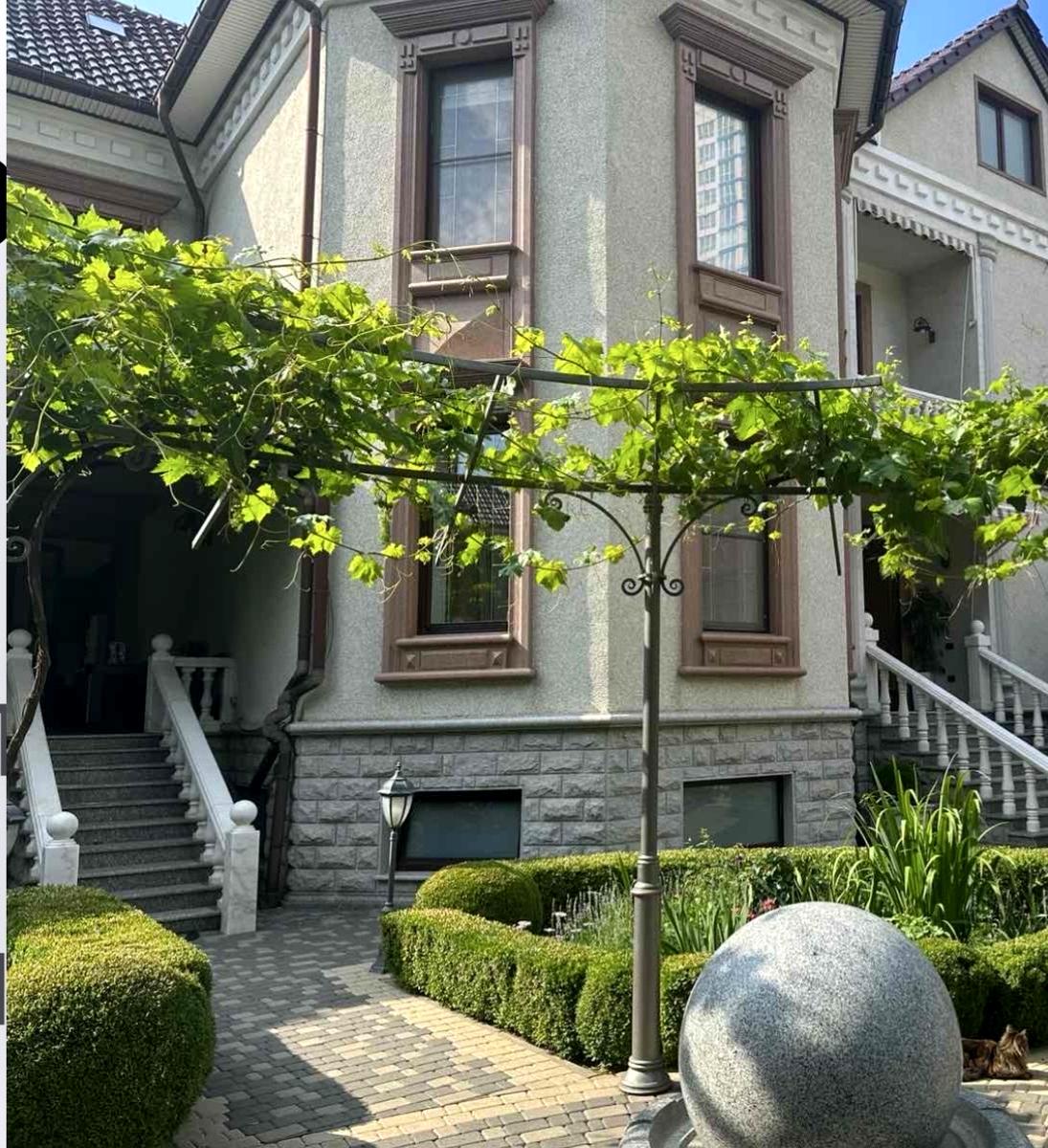 Дом по адресу ул. Бернардацци (площадь 520 м²) Дом по адресу ул. Бернардацци (площадь 520 м²) - Atlanta.ua
