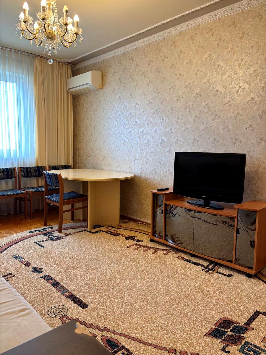 1862816155110772
