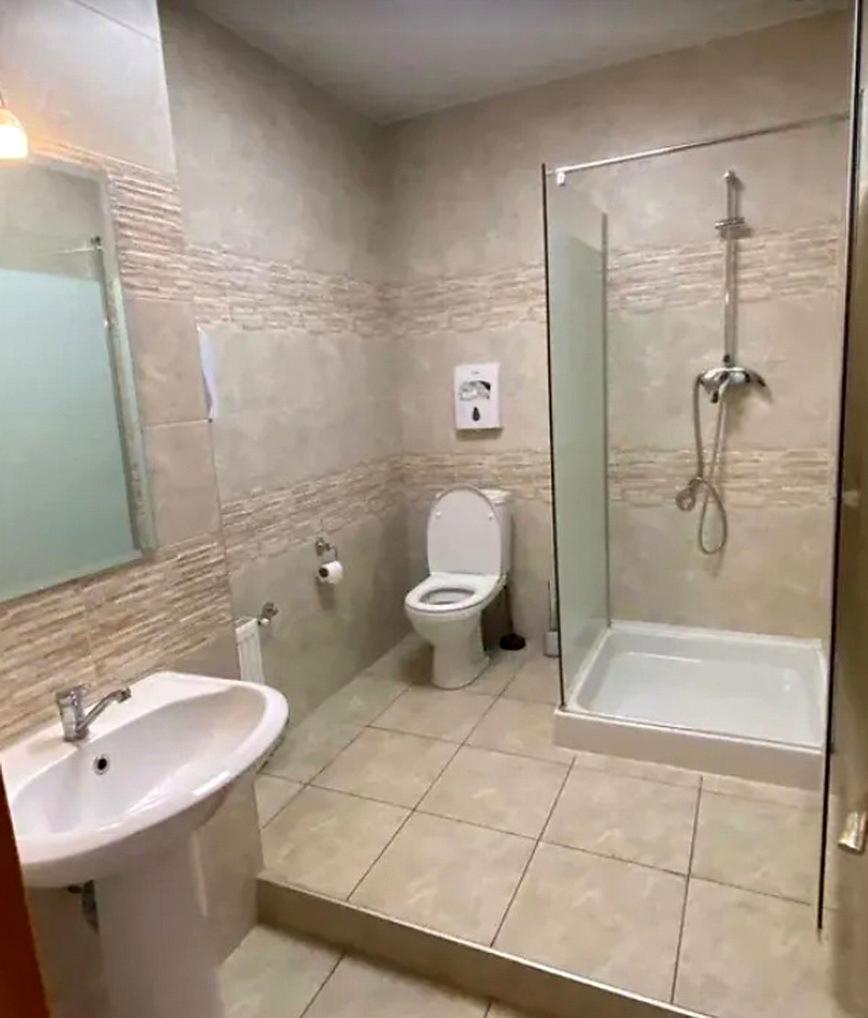 1862888636738086
