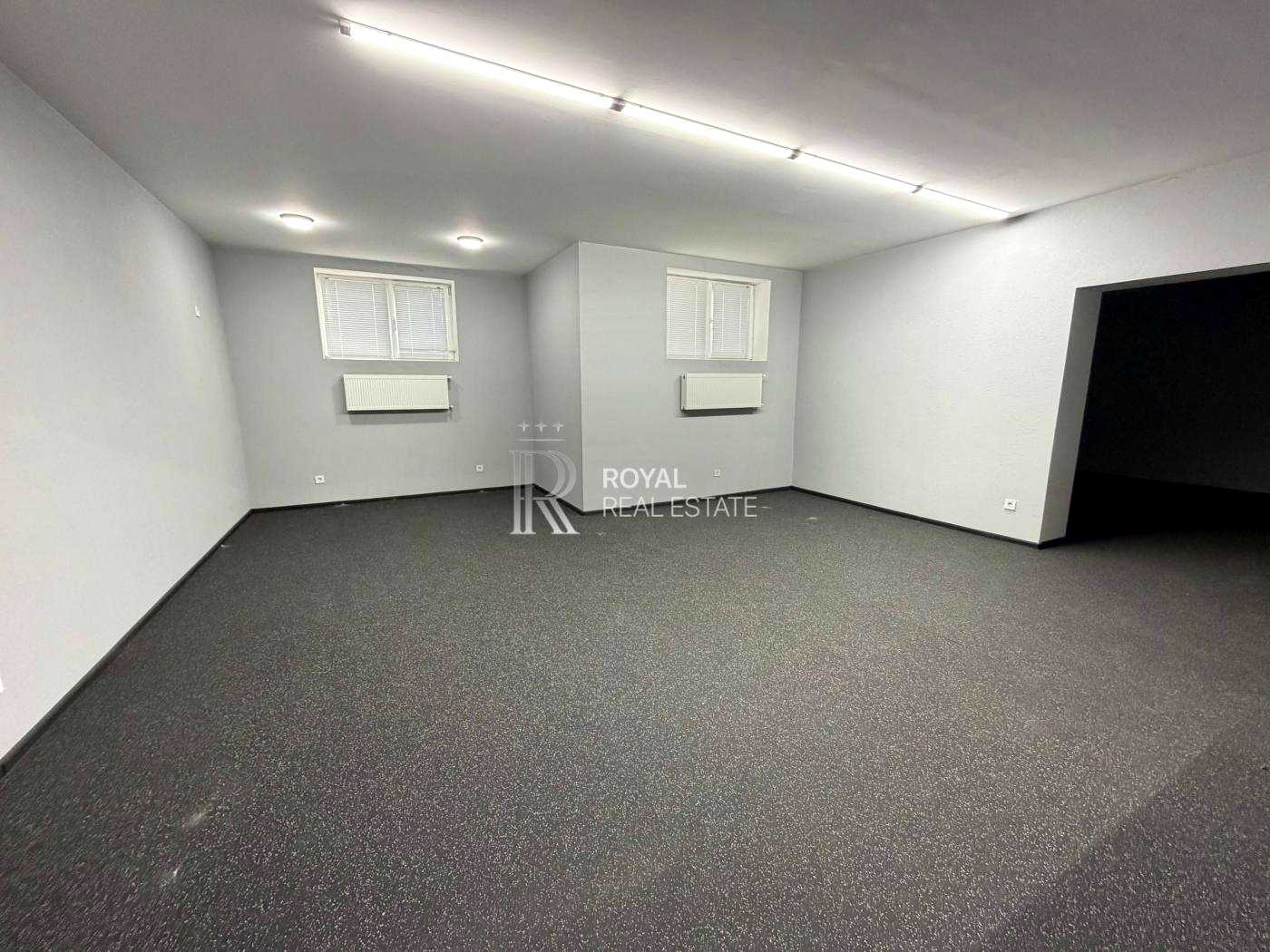 1862984561755611
