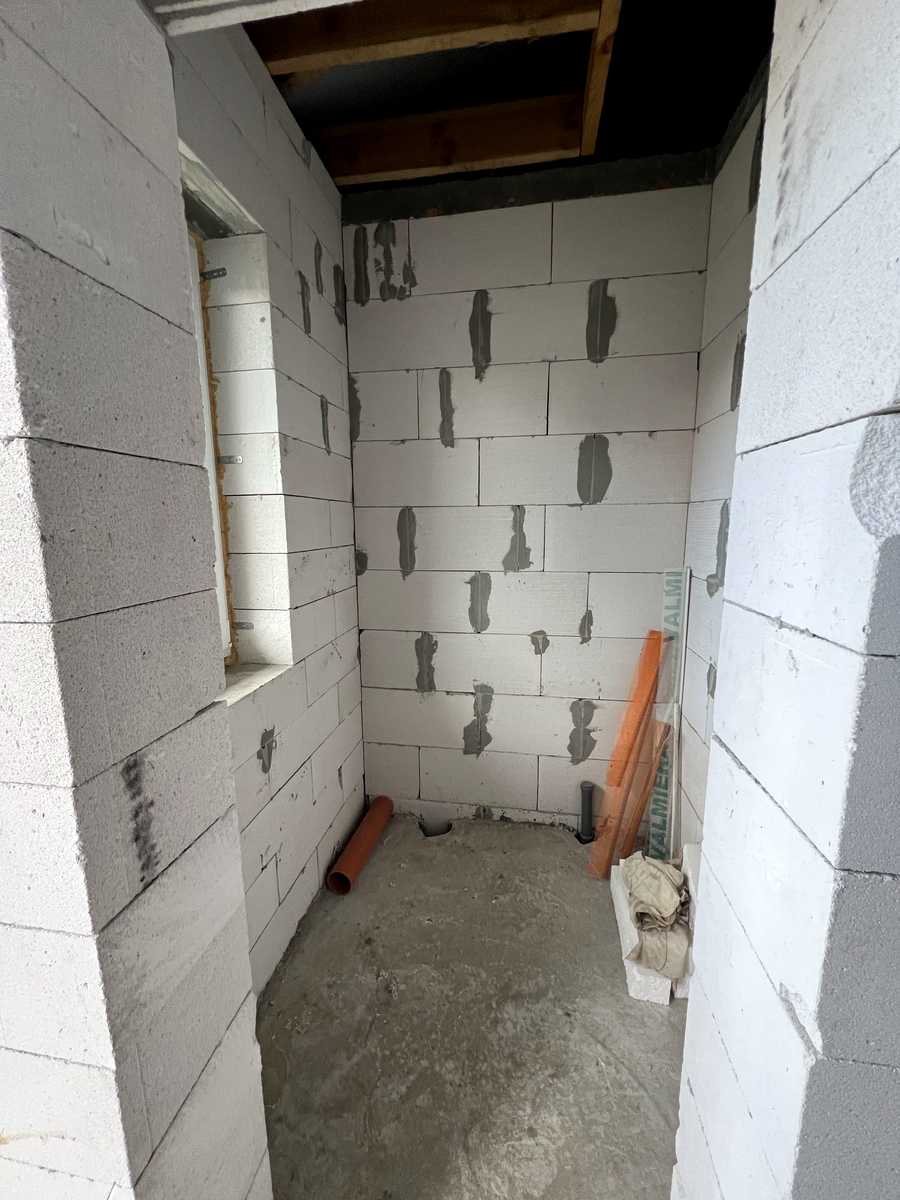 1862986010939903