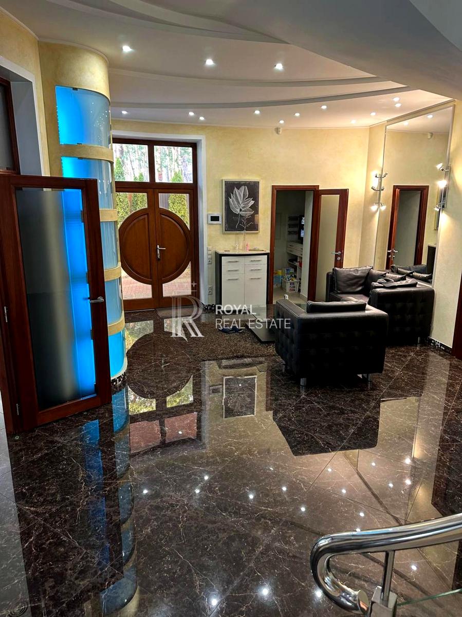 1862986813409593
