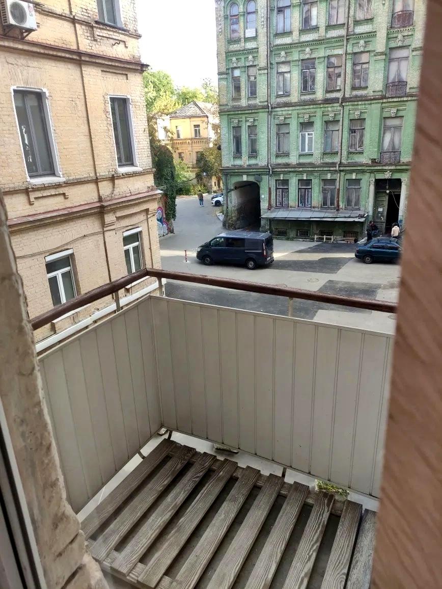 1862986951314264