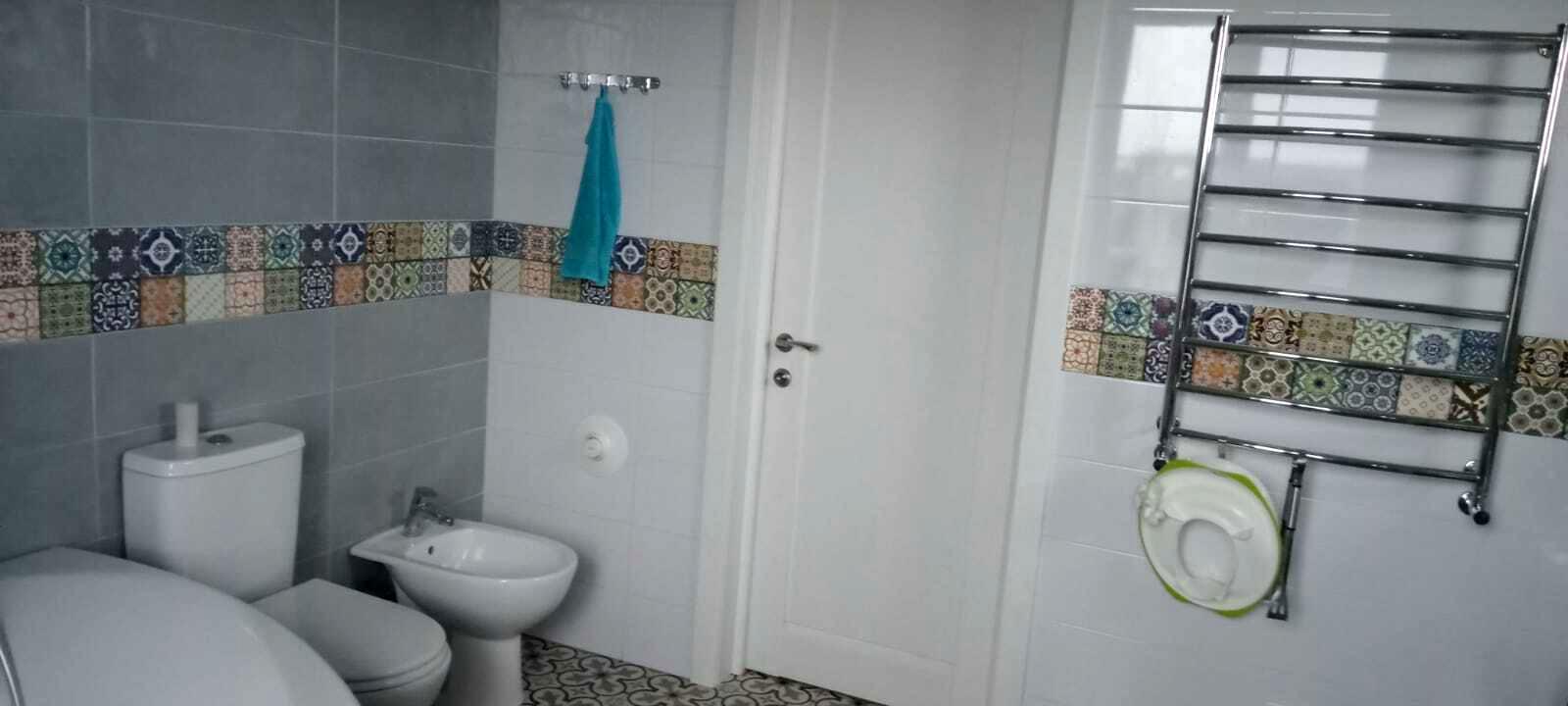 1863005789972307