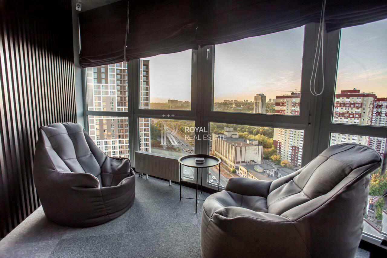 1863007405111684