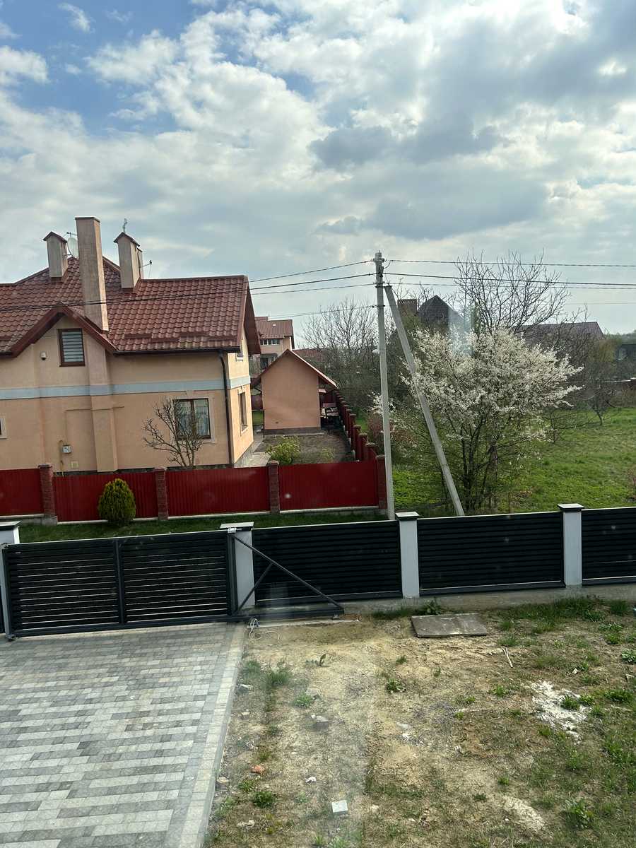 1863018638431733