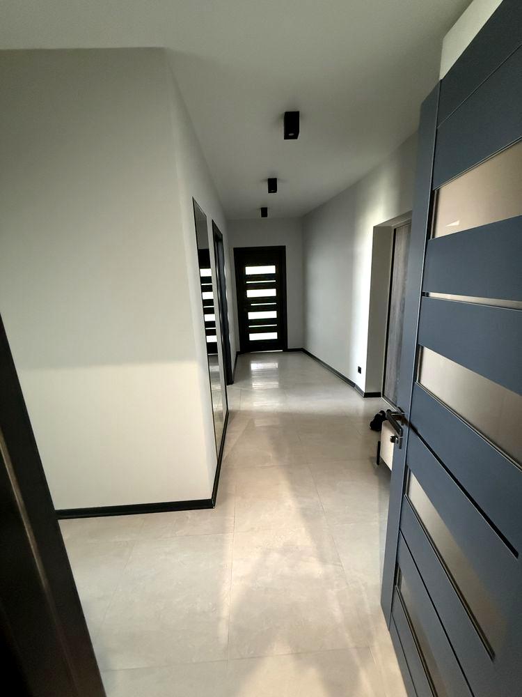1863064705601353