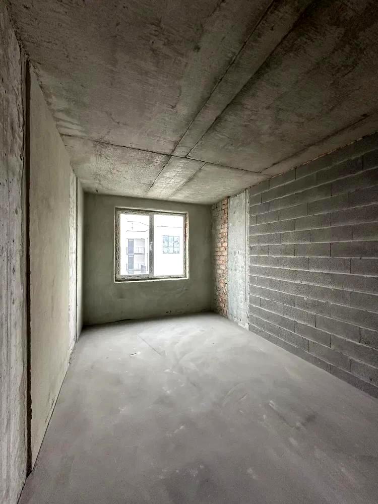 1863075872890596