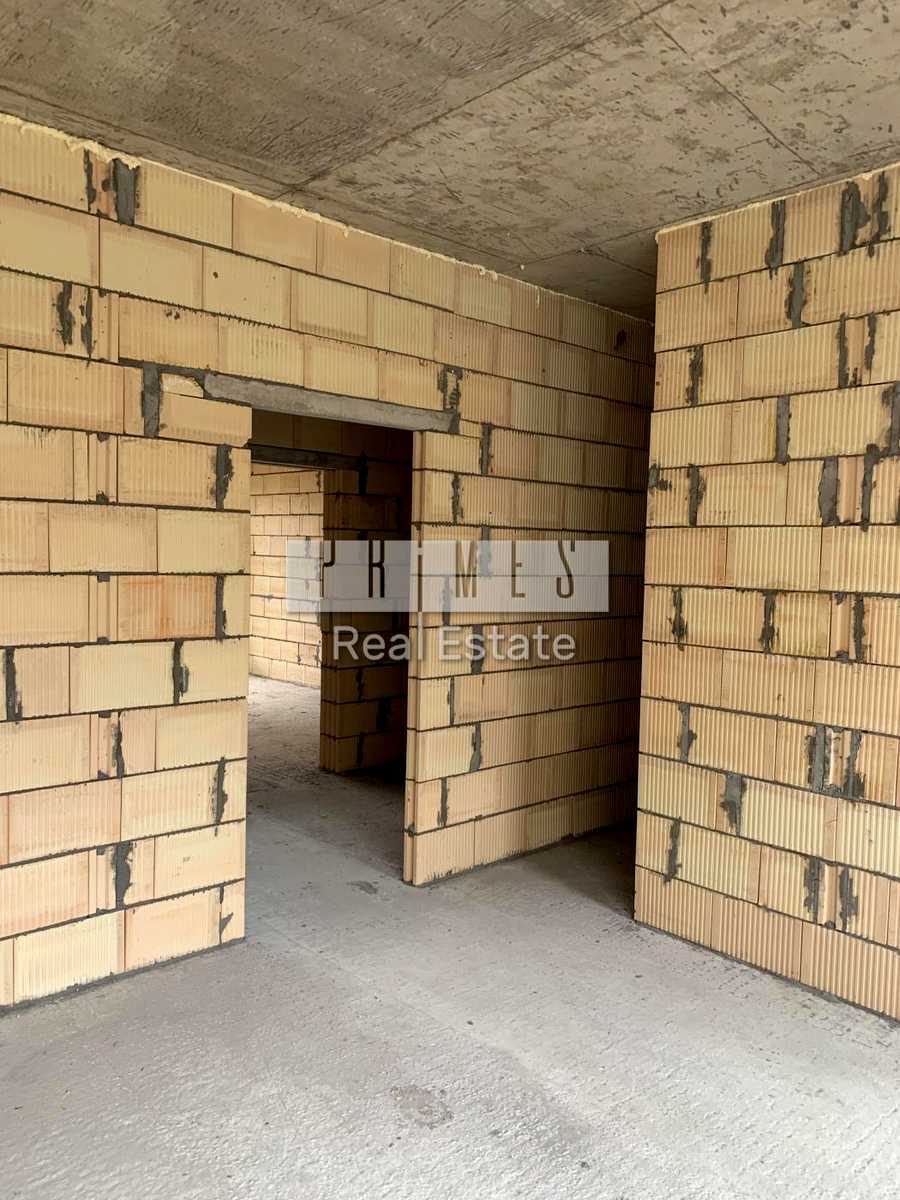 1863076916913096