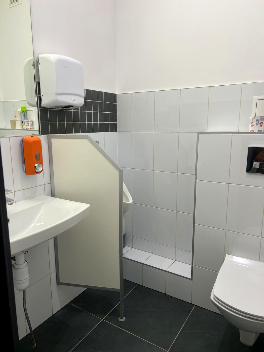 1863084105179879