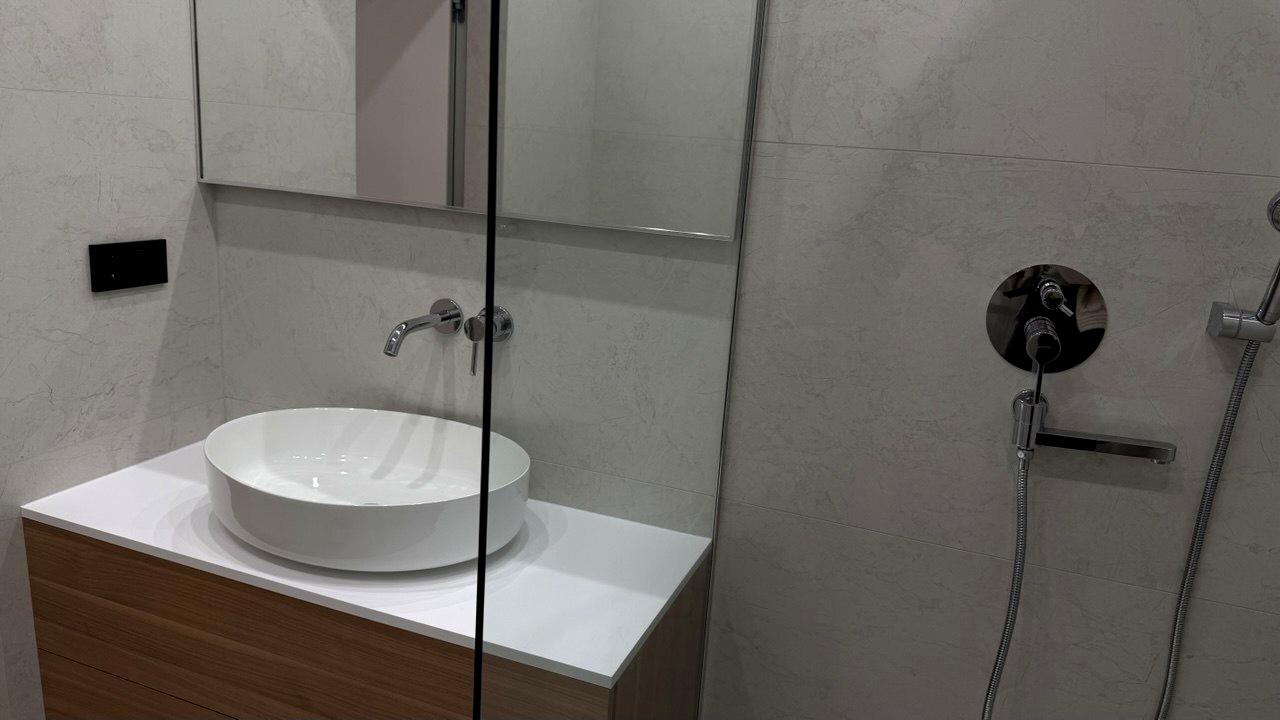 1863086806048056