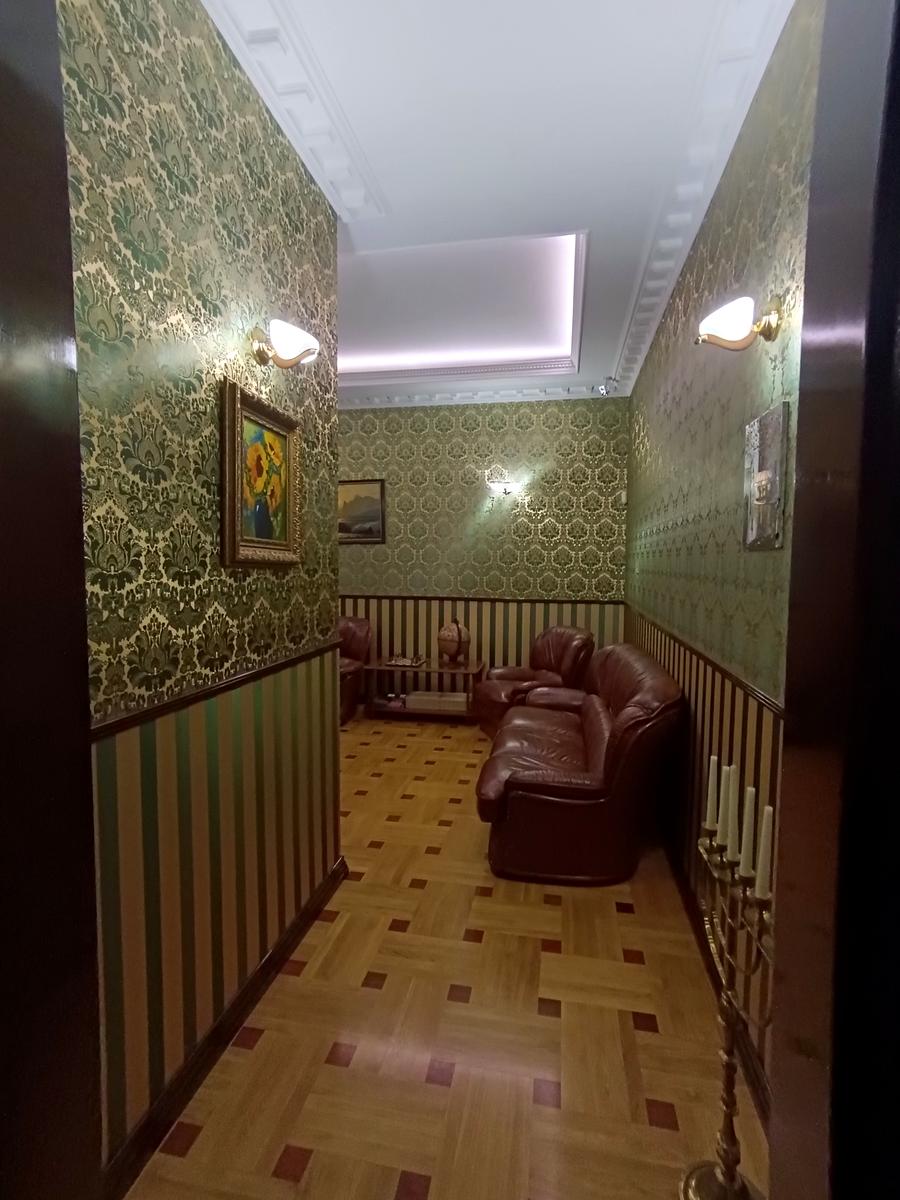 1863088228115946
