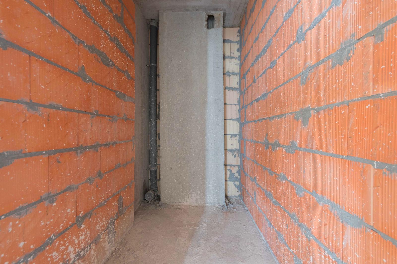 1863106118318302