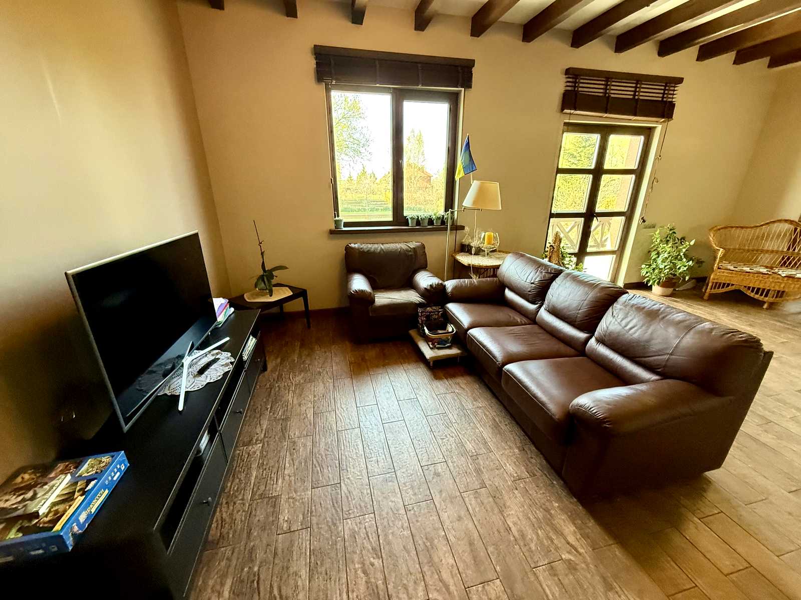 1863107643987733