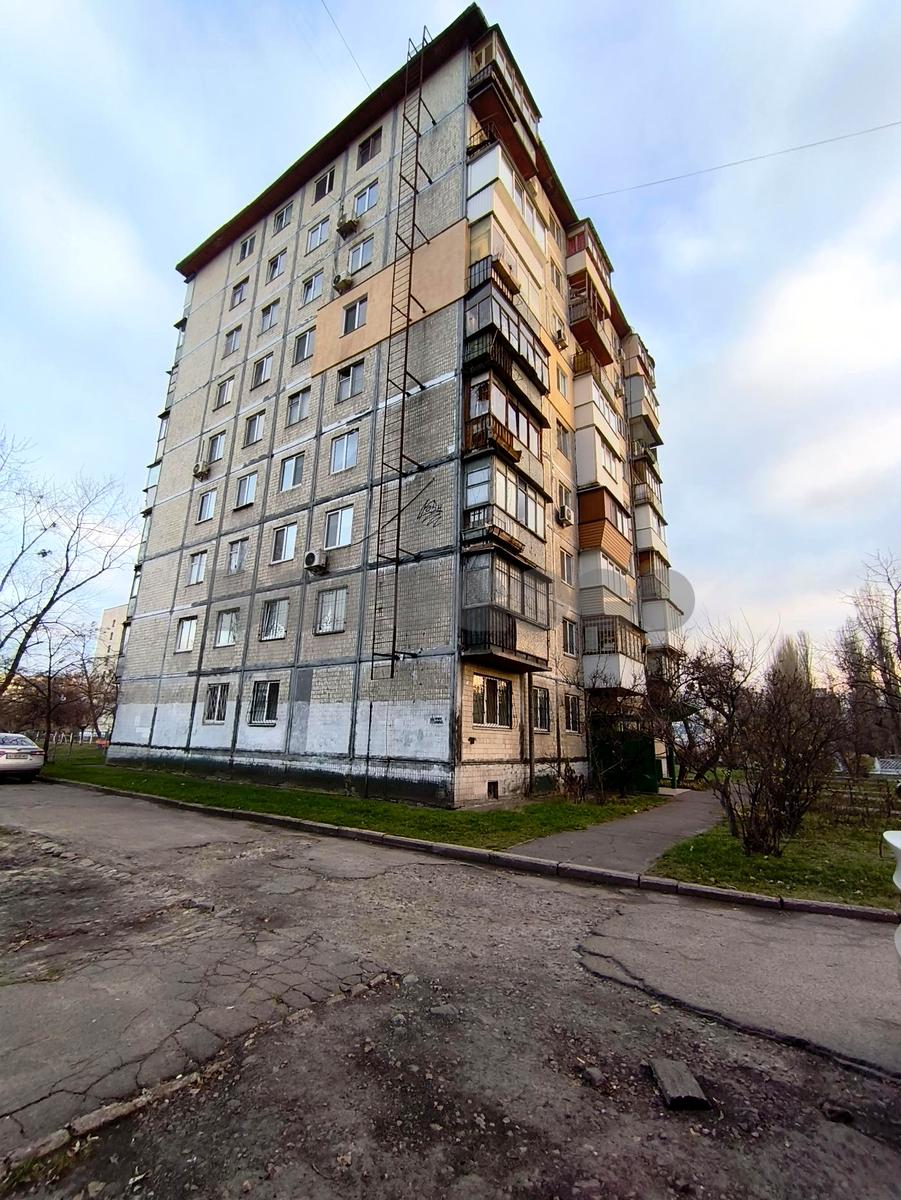 1863182121834344