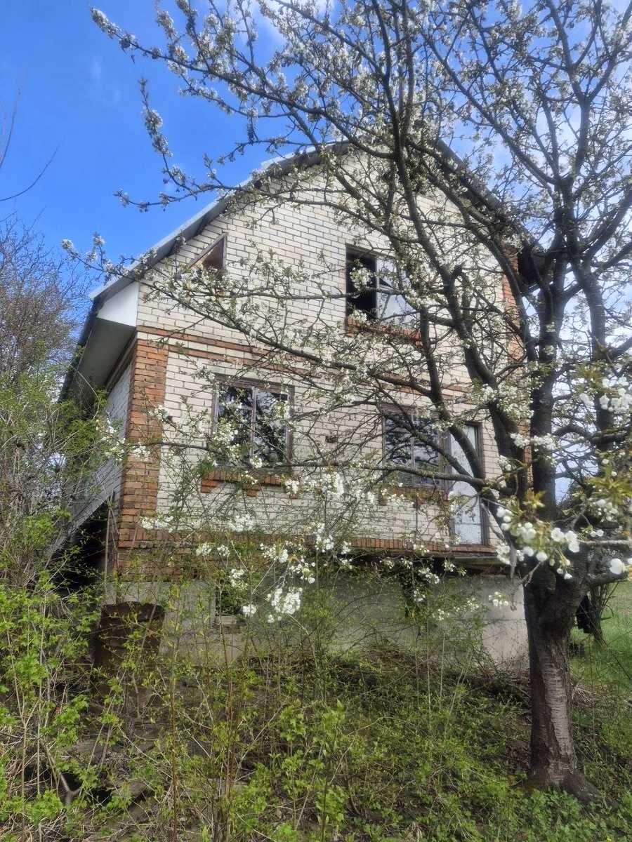 1863235880762397