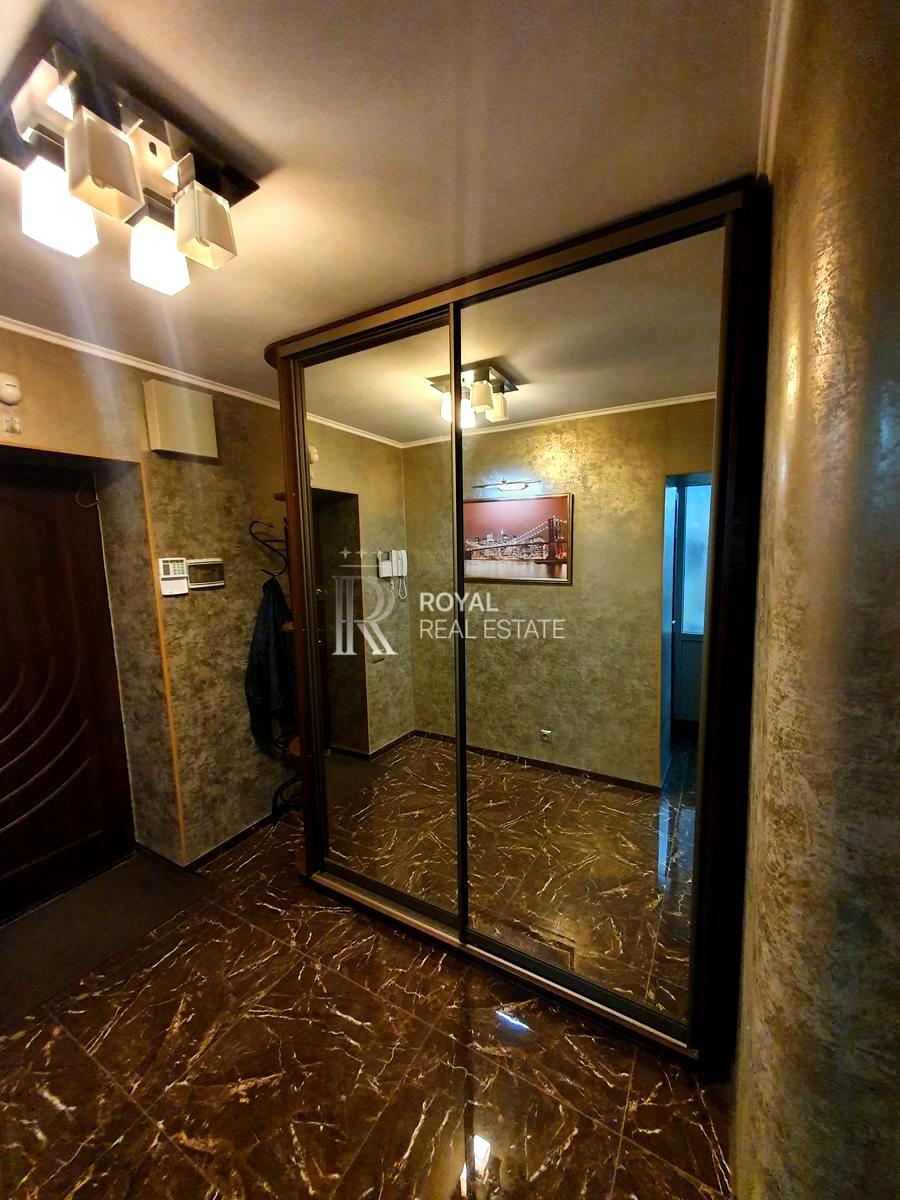 1863253161130069