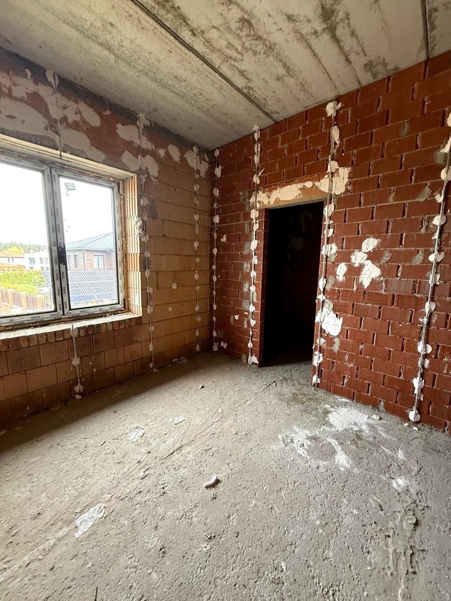 1863259243897404