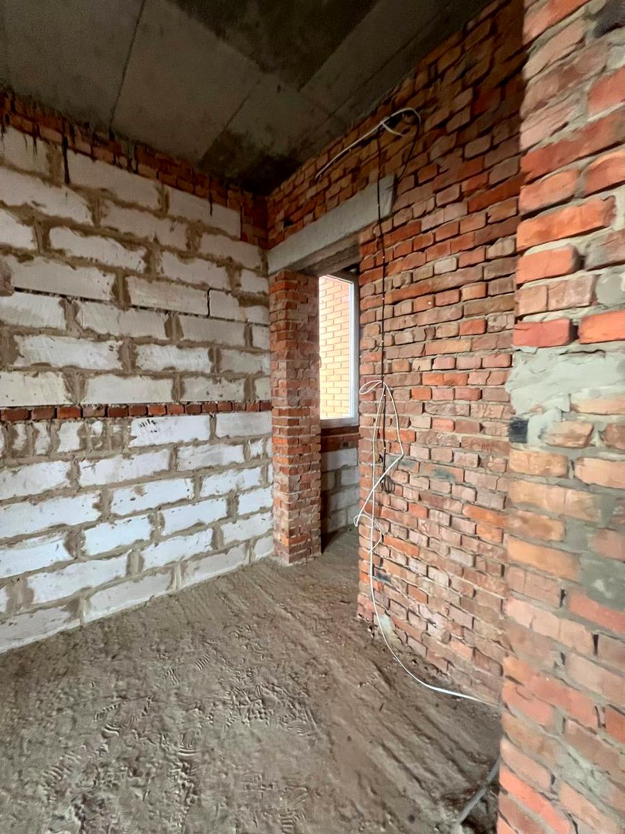 1863260713930738