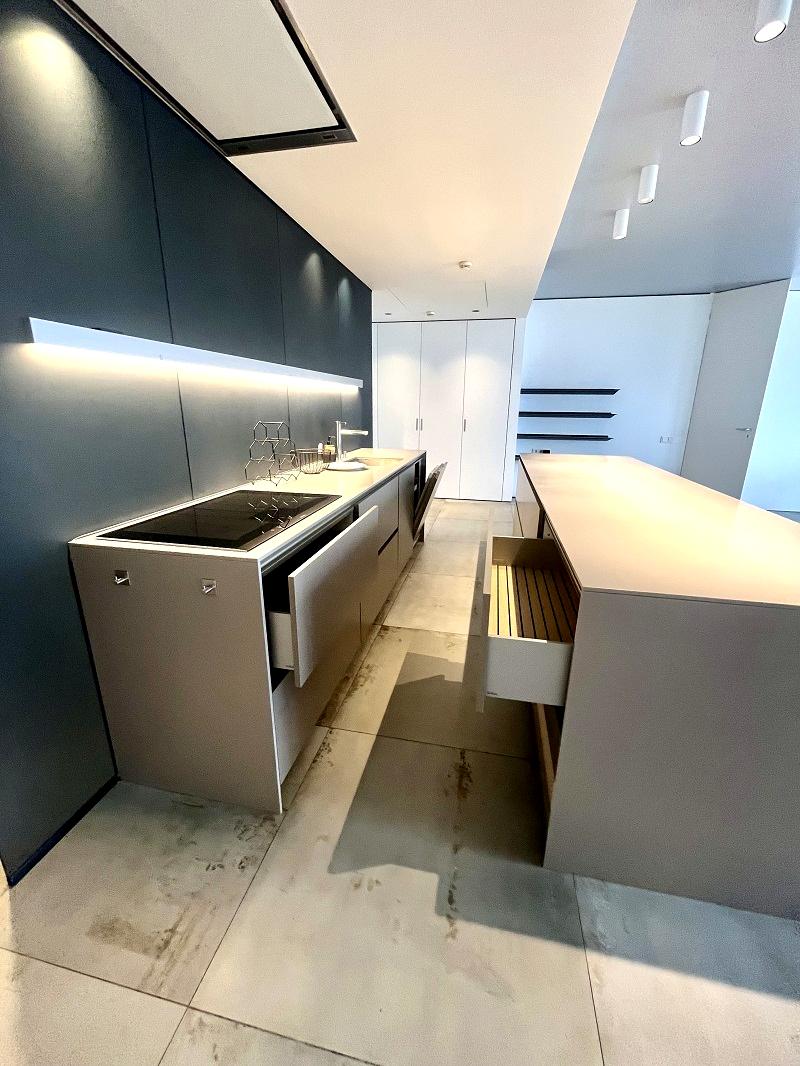 1863266402687648