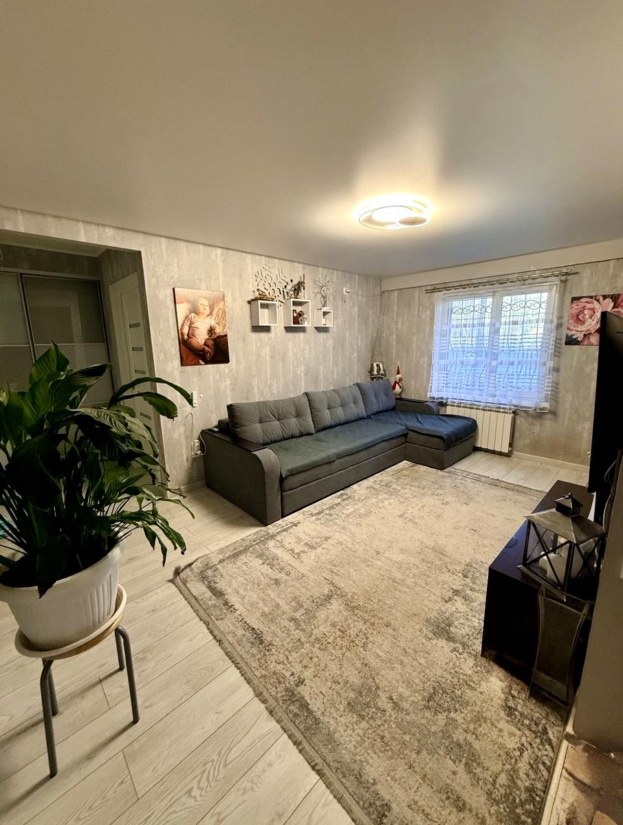 1863281233997378