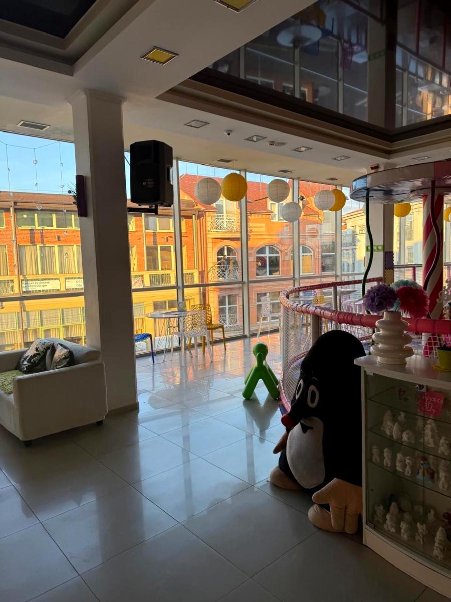 1863343818714875