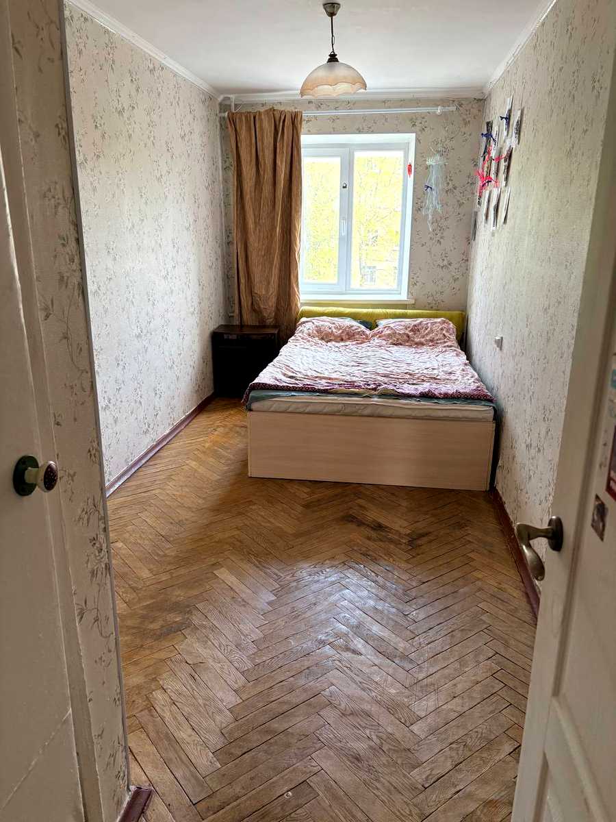 1863357305752349