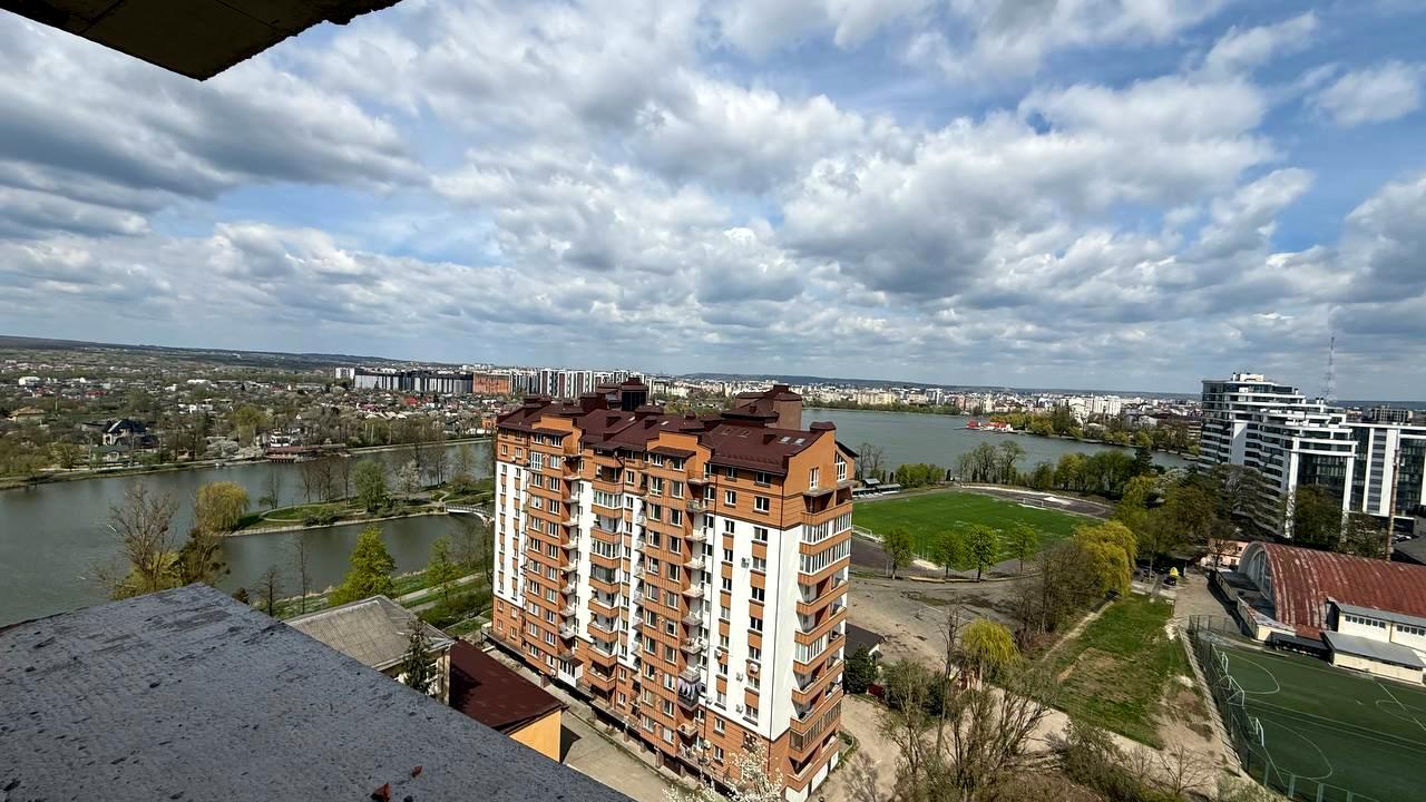 1863359103618564