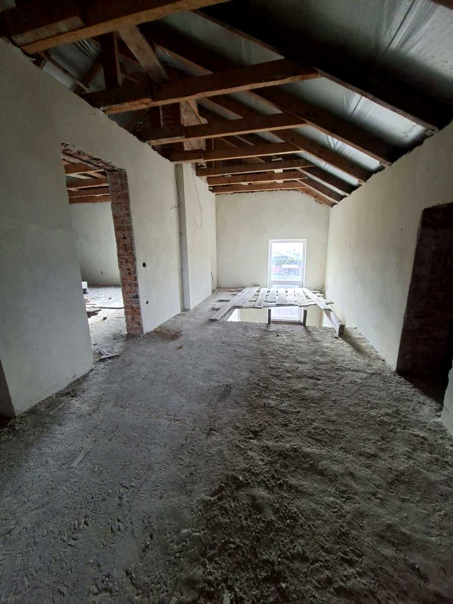 1863385774387559