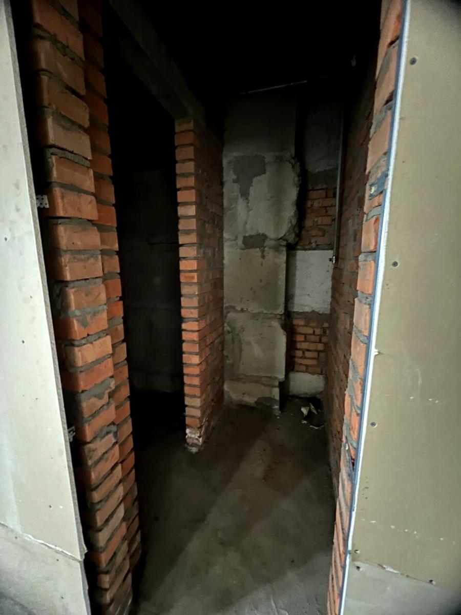 1863556301840156