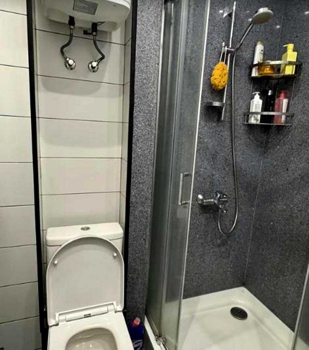 1863557577770617
