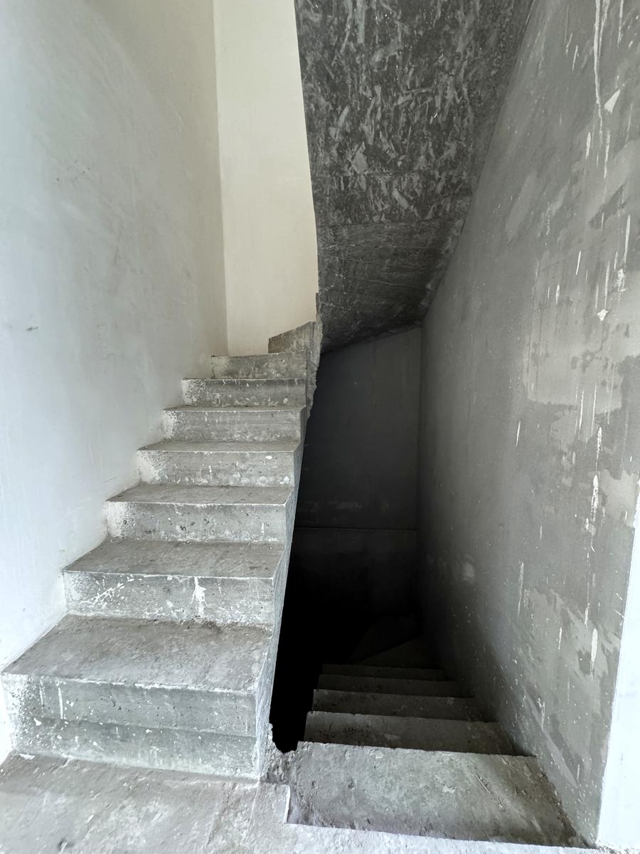 1863565125296083