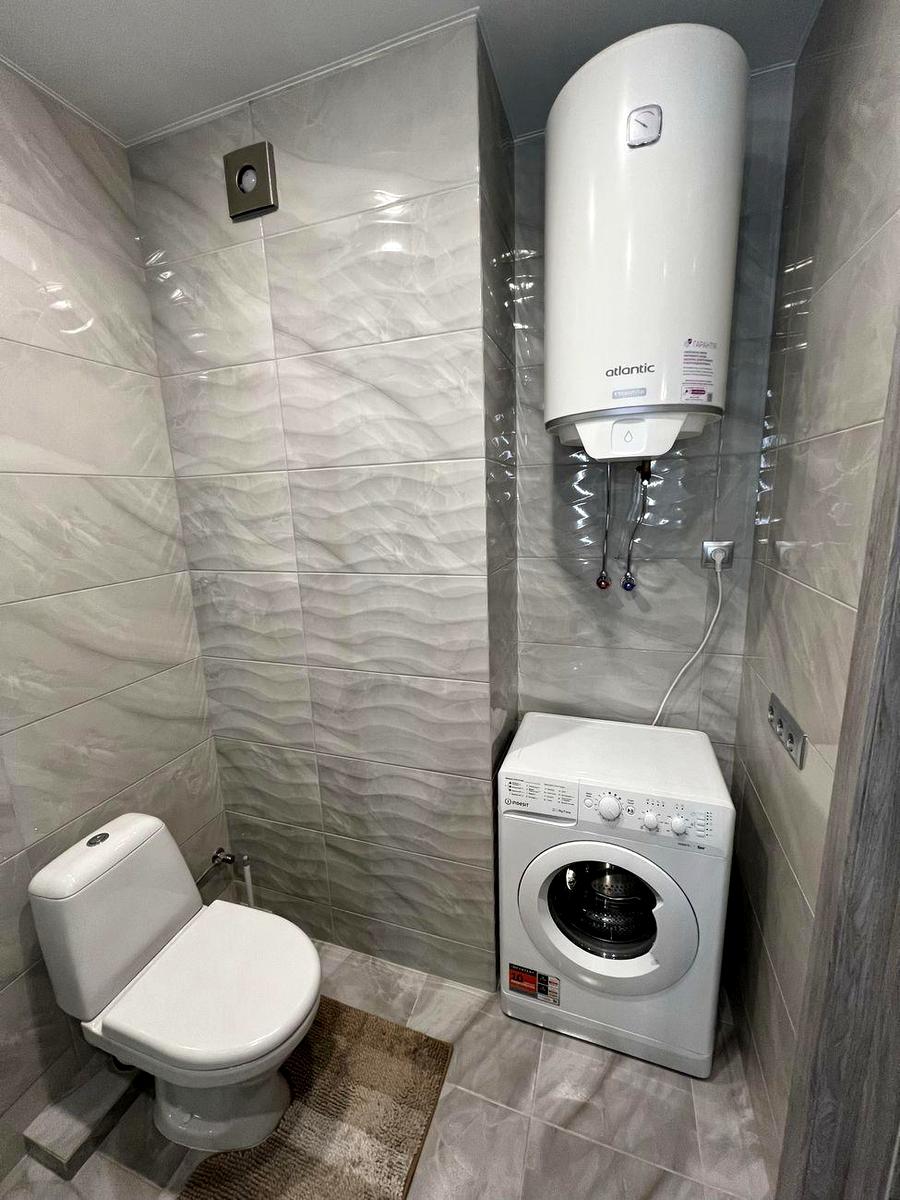 1863607887830082