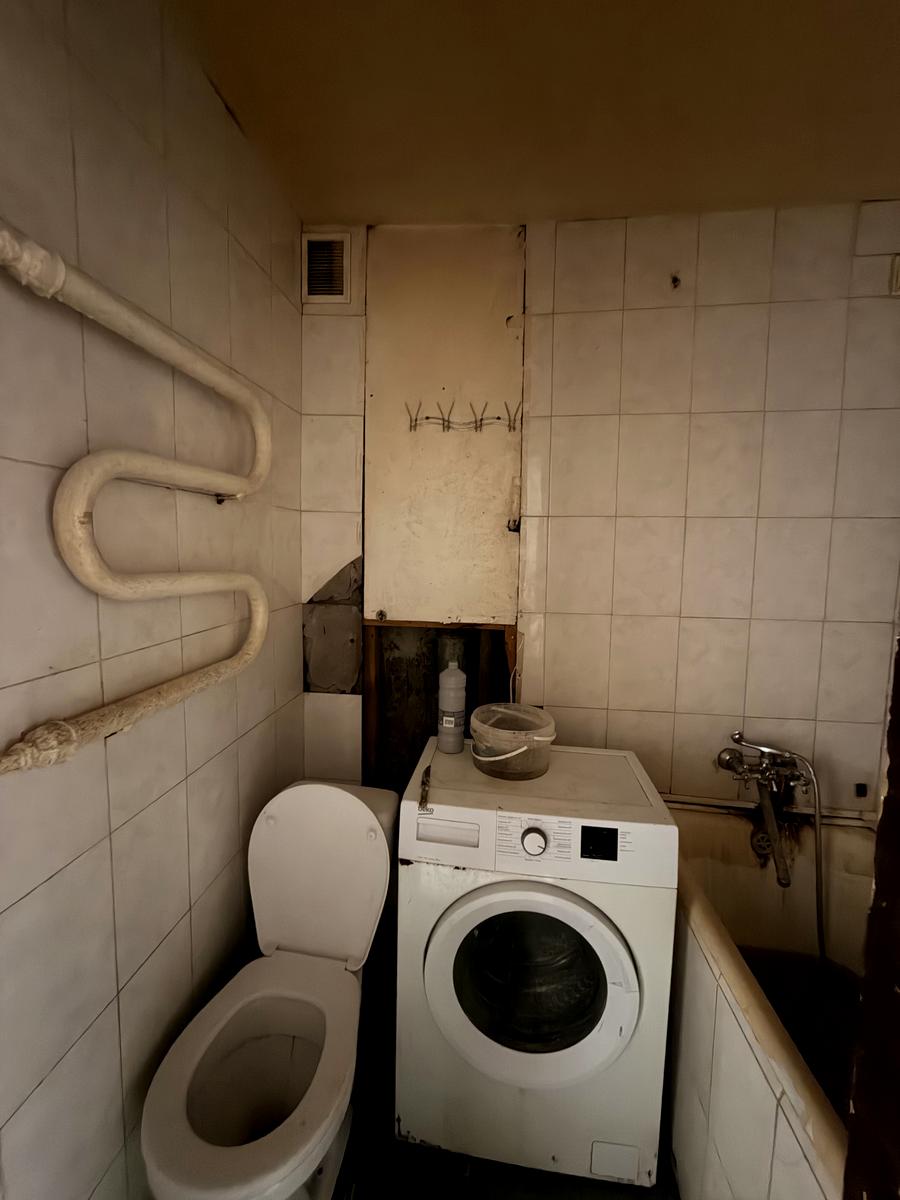 1863610735525585
