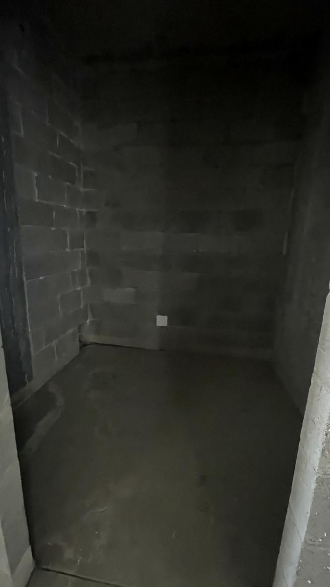 1863618000618033