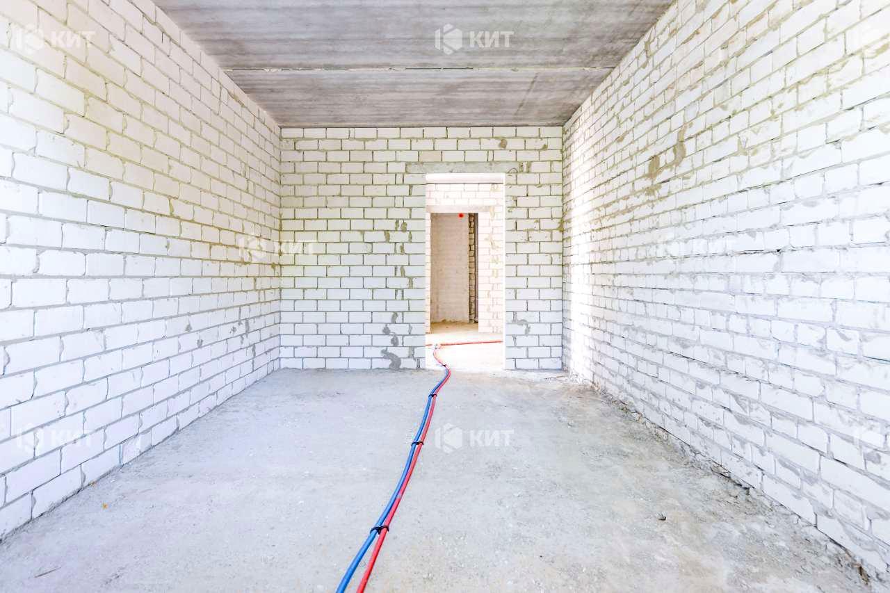 1863628464052573