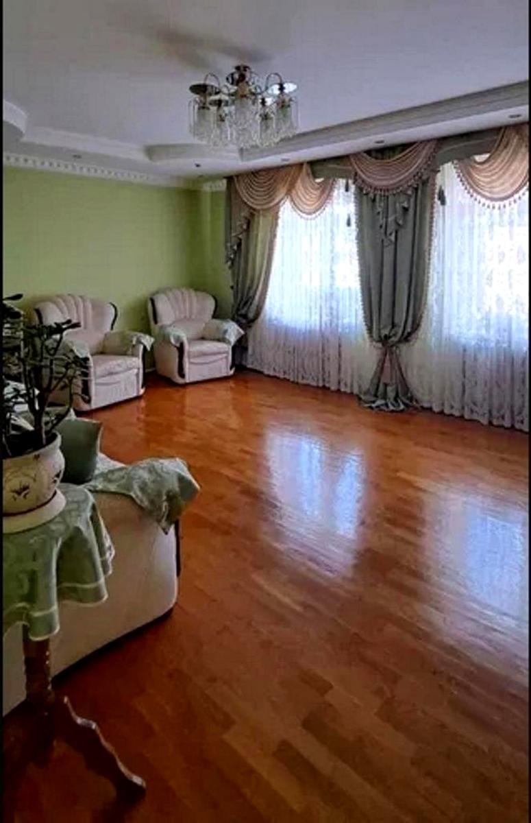 1863641760395330